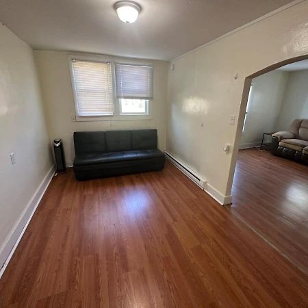 Charming 3-Bed, 1,5 Bath Home - Entire Space Just For You! غودليتسفيل المظهر الخارجي الصورة