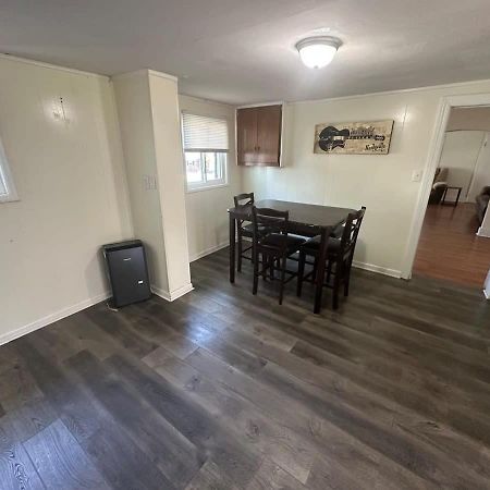 Charming 3-Bed, 1,5 Bath Home - Entire Space Just For You! غودليتسفيل المظهر الخارجي الصورة