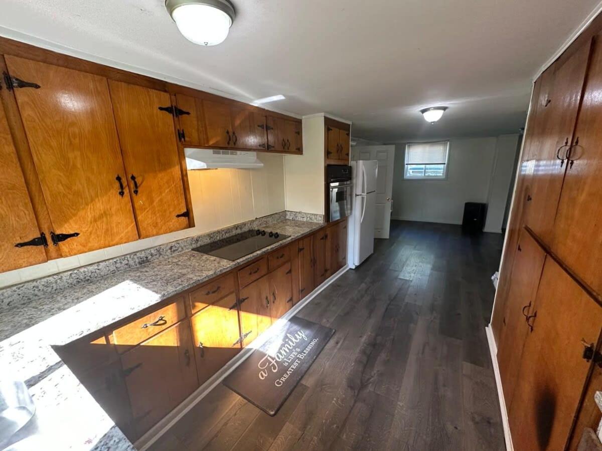 Charming 3-Bed, 1,5 Bath Home - Entire Space Just For You! غودليتسفيل المظهر الخارجي الصورة